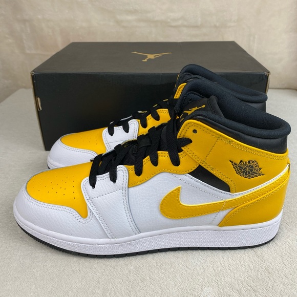 Nike Air Jordan 1 Mid GS “University Gold” - Picture 3 of 6